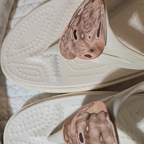 Crocs Sanrah Liquid Metallic Wedge Flip Sandal - Picture 8 of 9